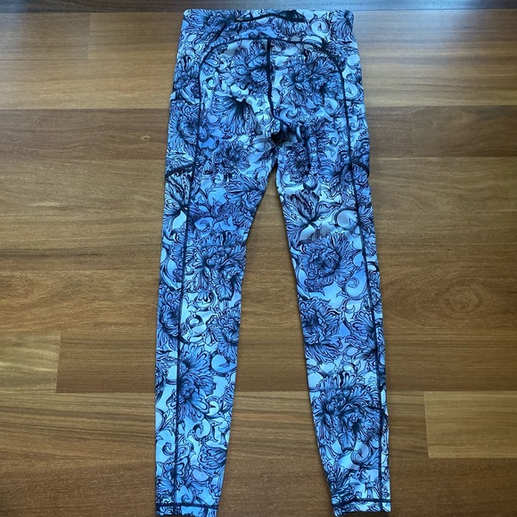 🍋 Like New Lululemon Tights Size 6 🍋 - Picture 4 of 7